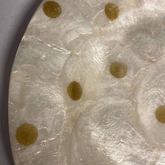 Hallie St Mary Inc Capiz Shell Charger Plates Placemat Set of Three - Picture 12 of 17